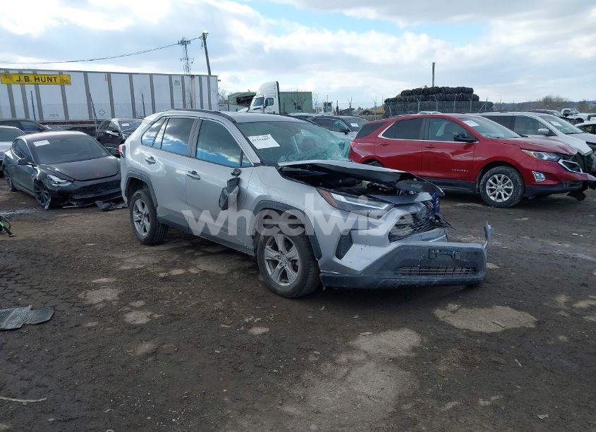 2022 Toyota Rav4 XLE (VIN 2T3P1RFV4NC286295) main photo