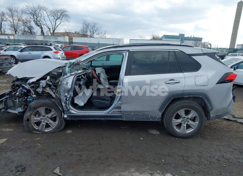 Photo 15 of 2022 Toyota Rav4 XLE (VIN 2T3P1RFV4NC286295)