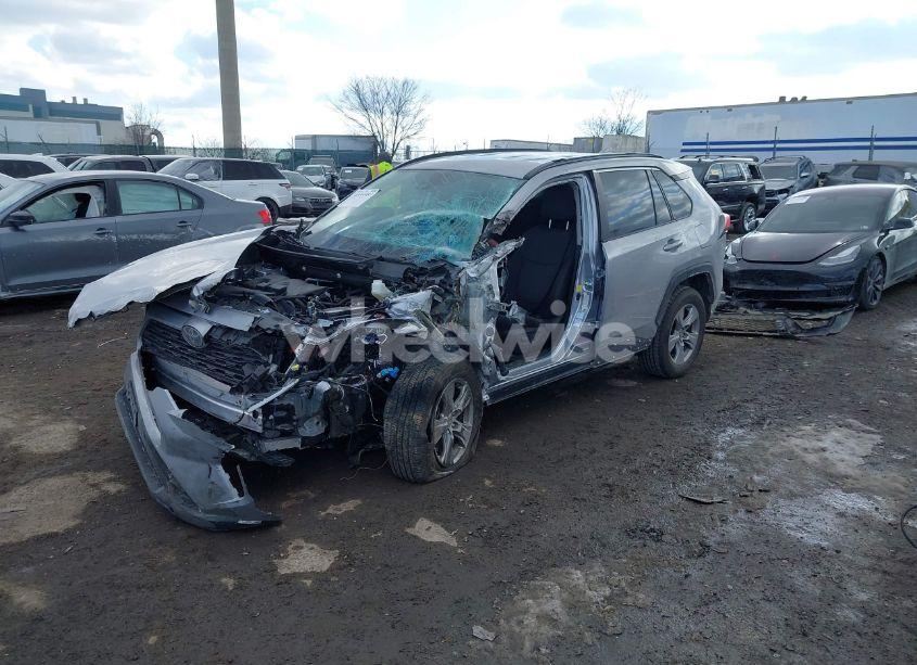 Photo 2 of 2022 Toyota Rav4 XLE (VIN 2T3P1RFV4NC286295)
