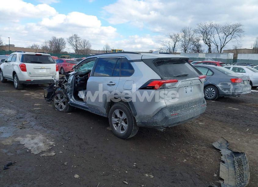 Photo 3 of 2022 Toyota Rav4 XLE (VIN 2T3P1RFV4NC286295)