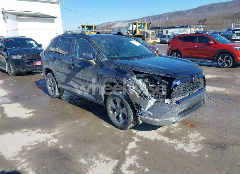 2022 Toyota Rav4 XLE (VIN 2T3P1RFV4NW260181) main photo