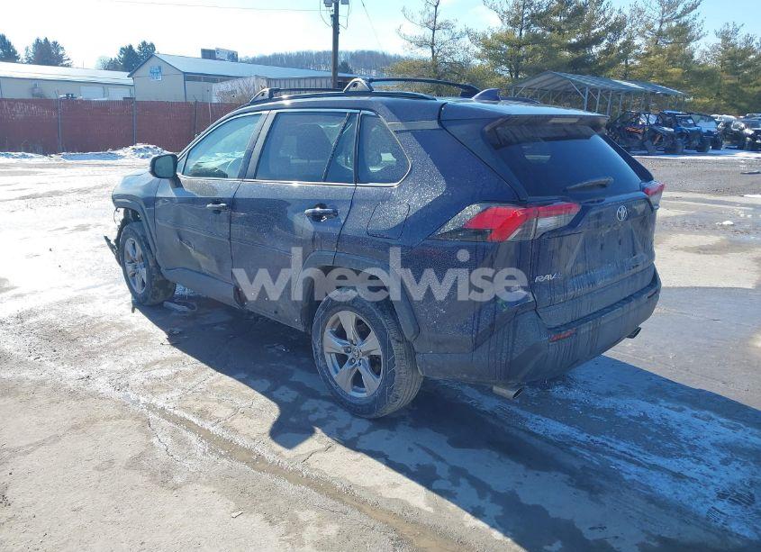 Photo 3 of 2022 Toyota Rav4 XLE (VIN 2T3P1RFV4NW260181)