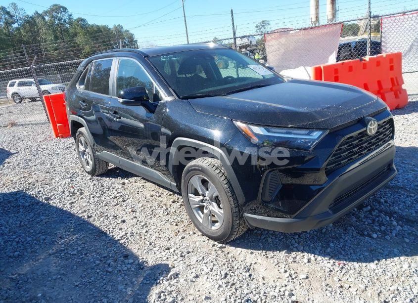 2022 Toyota Rav4 XLE (VIN 2T3P1RFV4NW298218) main photo