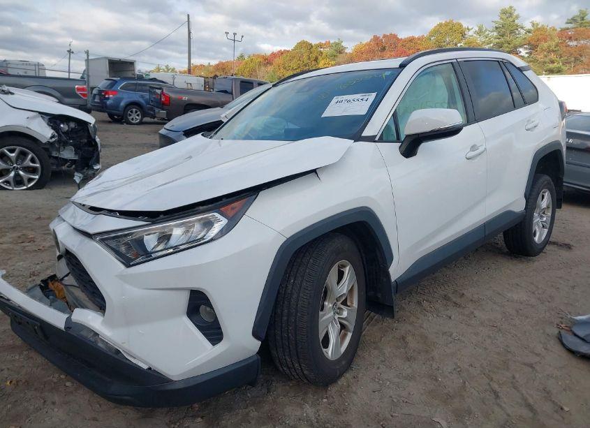 Photo 2 of 2019 Toyota Rav4 XLE (VIN 2T3P1RFV5KC040917)