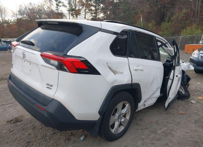 Photo 4 of 2019 Toyota Rav4 XLE (VIN 2T3P1RFV5KC040917)