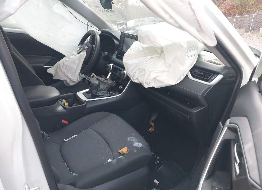 Photo 5 of 2019 Toyota Rav4 XLE (VIN 2T3P1RFV5KC040917)