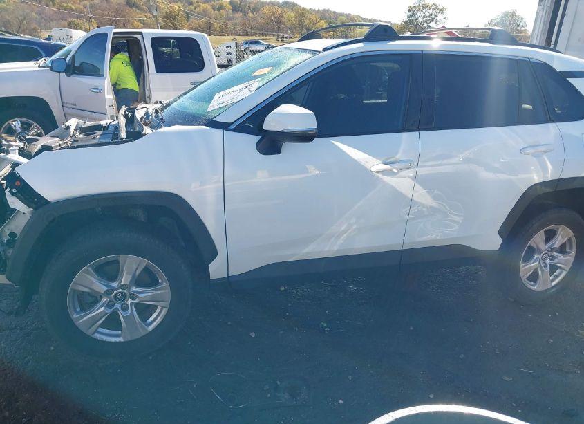 Photo 15 of 2019 Toyota Rav4 XLE (VIN 2T3P1RFV5KW024571)