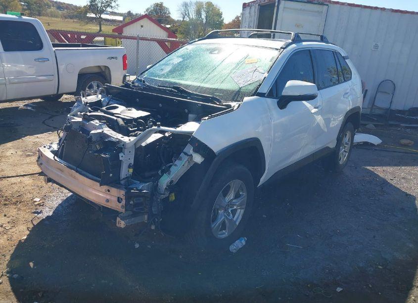 Photo 2 of 2019 Toyota Rav4 XLE (VIN 2T3P1RFV5KW024571)