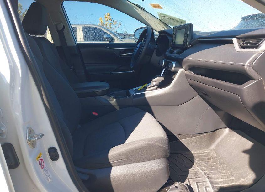 Photo 5 of 2019 Toyota Rav4 XLE (VIN 2T3P1RFV5KW024571)