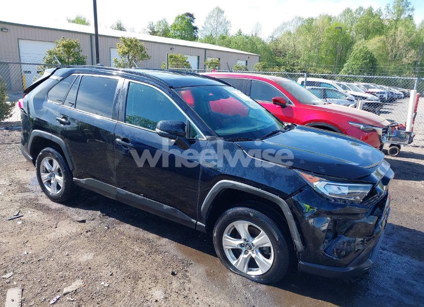 2019 Toyota Rav4 XLE (VIN 2T3P1RFV5KW039099) main photo