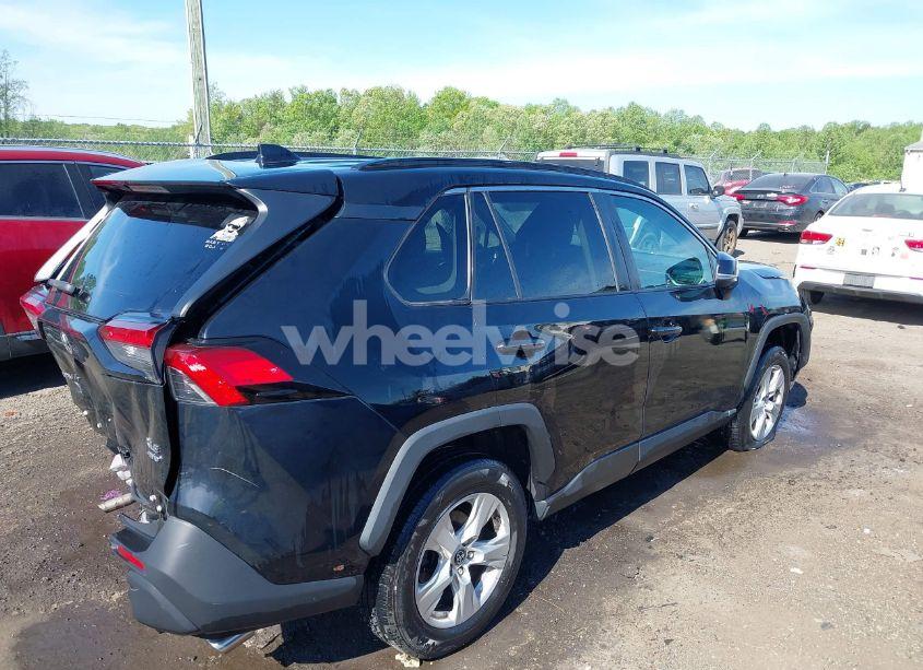 Photo 4 of 2019 Toyota Rav4 XLE (VIN 2T3P1RFV5KW039099)