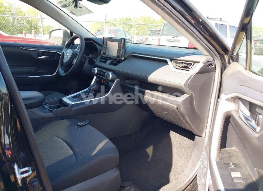 Photo 5 of 2019 Toyota Rav4 XLE (VIN 2T3P1RFV5KW039099)