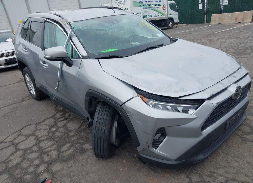 2021 Toyota Rav4 XLE (VIN 2T3P1RFV5MC184292) main photo