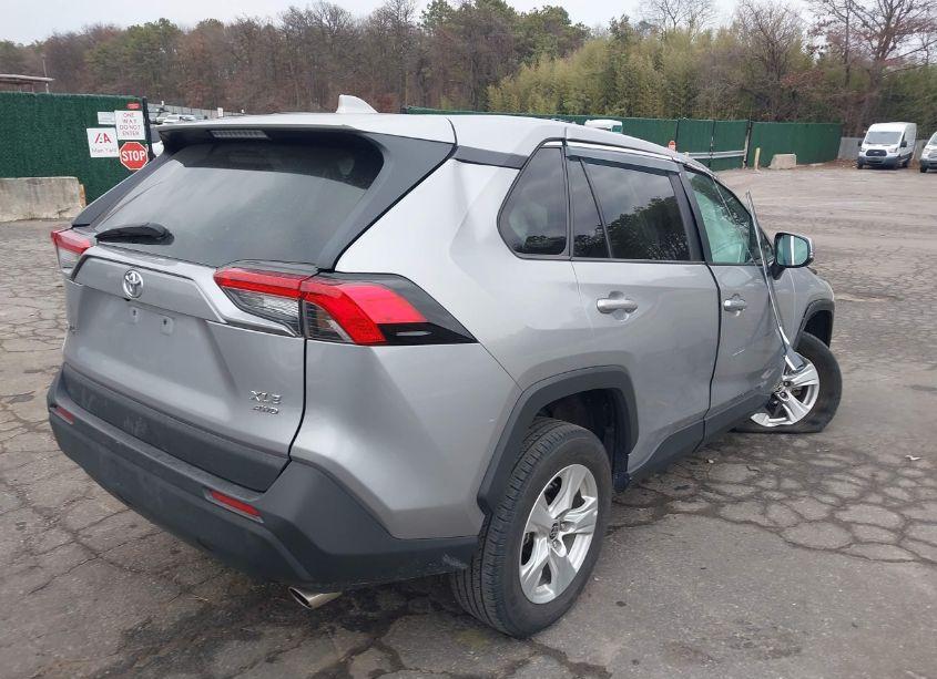 Photo 4 of 2021 Toyota Rav4 XLE (VIN 2T3P1RFV5MC184292)