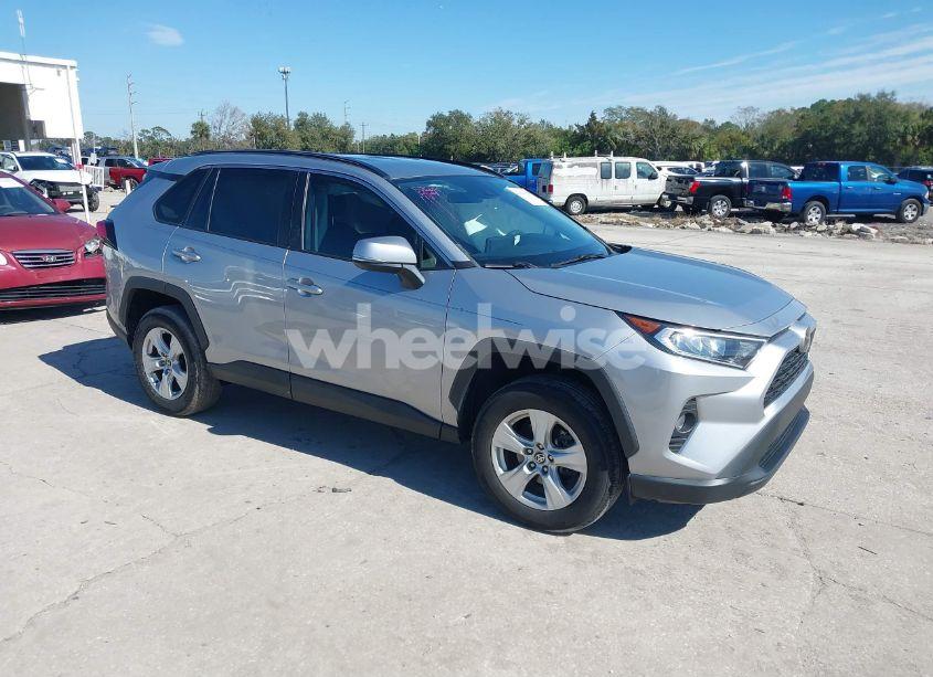 2021 Toyota Rav4 XLE (VIN 2T3P1RFV5MC200815) main photo