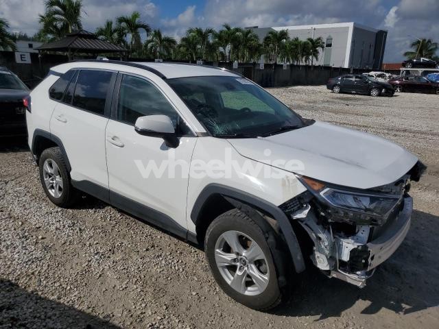 Photo 4 of 2021 TOYOTA RAV4 XLE (VIN 2T3P1RFV5MW162159)