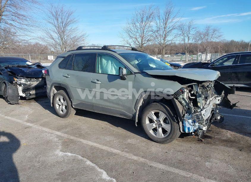 2021 Toyota Rav4 XLE (VIN 2T3P1RFV5MW173548) main photo