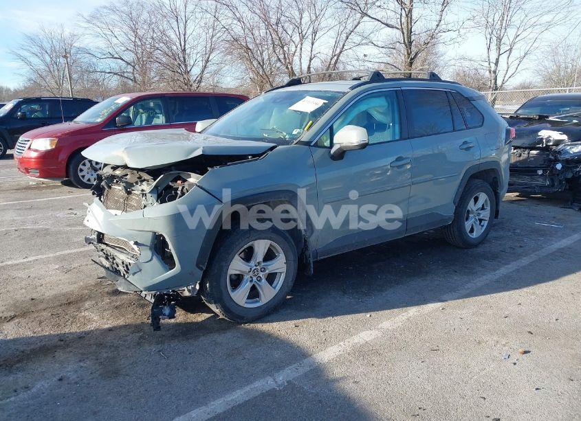 Photo 2 of 2021 Toyota Rav4 XLE (VIN 2T3P1RFV5MW173548)