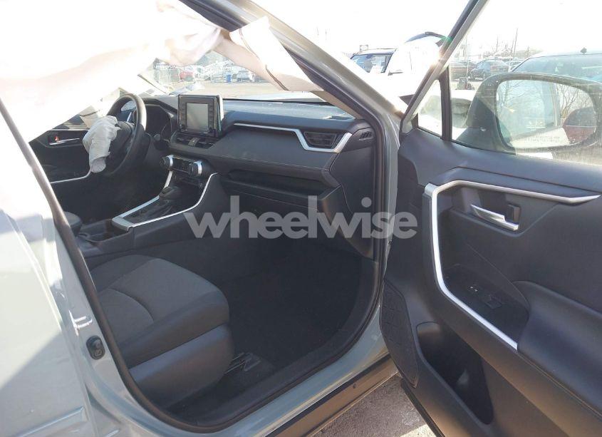 Photo 5 of 2021 Toyota Rav4 XLE (VIN 2T3P1RFV5MW173548)