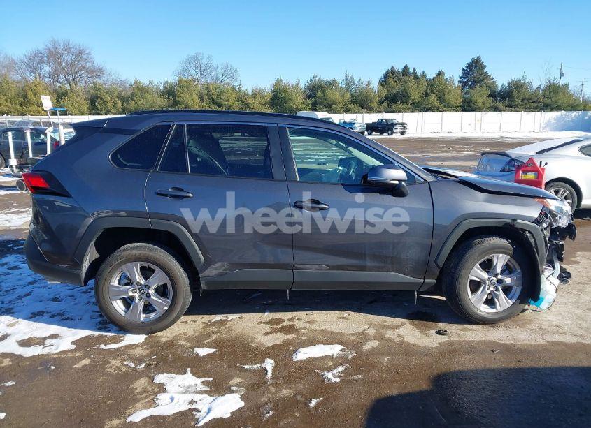 Photo 14 of 2022 Toyota Rav4 XLE (VIN 2T3P1RFV5NC283793)