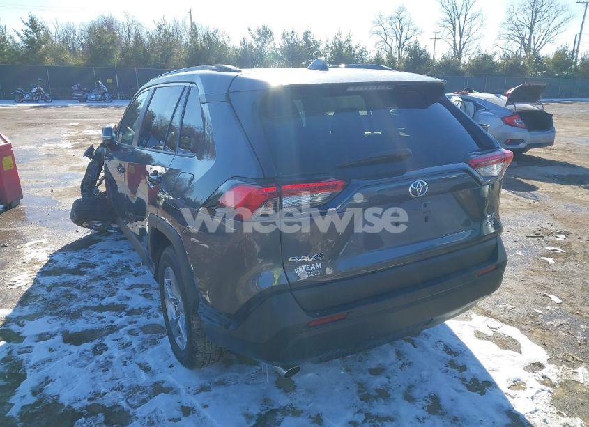 Photo 3 of 2022 Toyota Rav4 XLE (VIN 2T3P1RFV5NC283793)