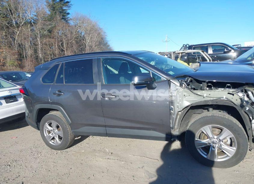 Photo 13 of 2022 Toyota Rav4 XLE (VIN 2T3P1RFV5NC300768)