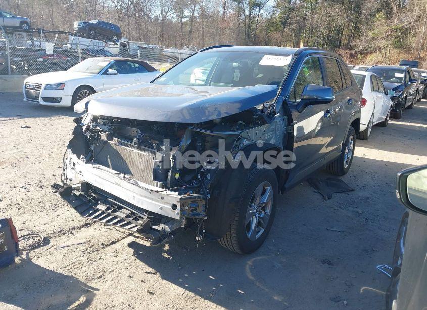 Photo 2 of 2022 Toyota Rav4 XLE (VIN 2T3P1RFV5NC300768)