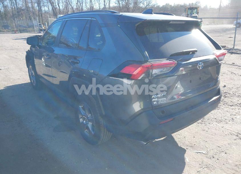 Photo 3 of 2022 Toyota Rav4 XLE (VIN 2T3P1RFV5NC300768)