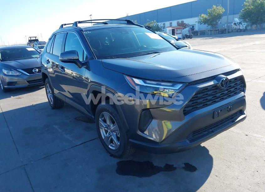 2024 Toyota Rav4 XLE (VIN 2T3P1RFV5RC457402) main photo