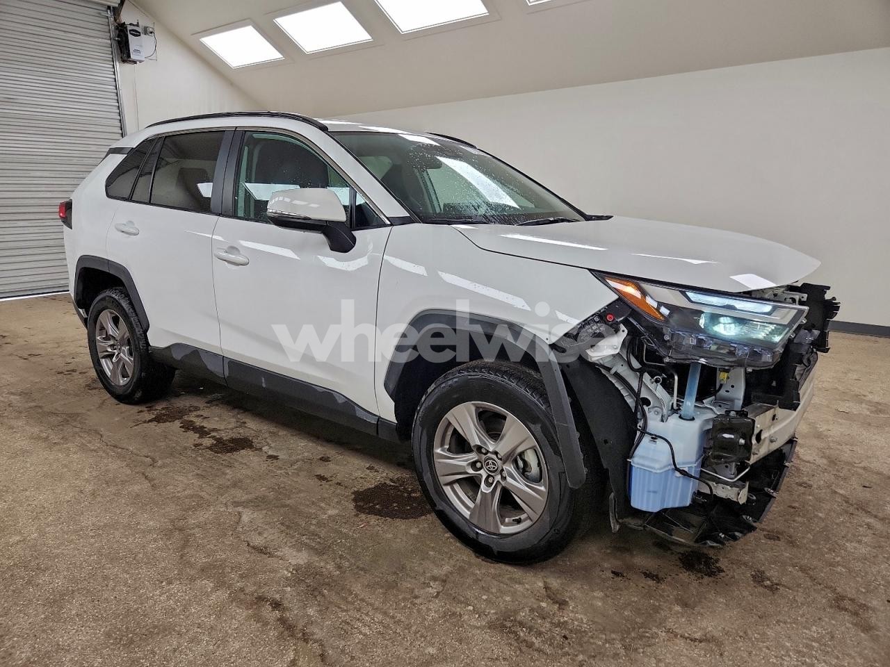 Photo 4 of 2025 TOYOTA RAV4 XLE (VIN 2T3P1RFV5SC531732)