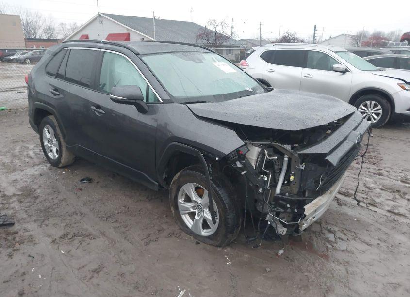 2019 Toyota Rav4 XLE (VIN 2T3P1RFV6KC038142) main photo