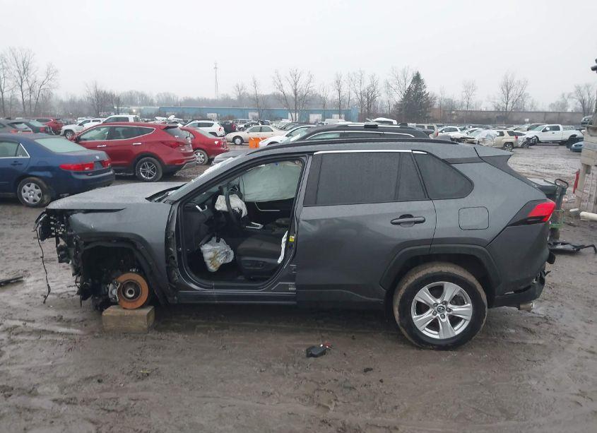 Photo 15 of 2019 Toyota Rav4 XLE (VIN 2T3P1RFV6KC038142)