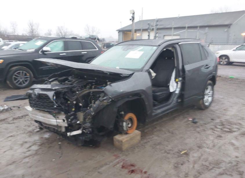 Photo 2 of 2019 Toyota Rav4 XLE (VIN 2T3P1RFV6KC038142)