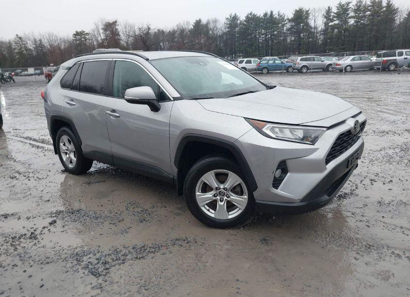 2019 Toyota Rav4 XLE (VIN 2T3P1RFV6KC058892) main photo