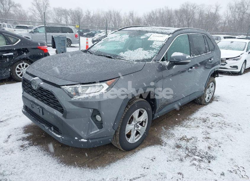 Photo 2 of 2019 Toyota Rav4 XLE (VIN 2T3P1RFV6KW019346)