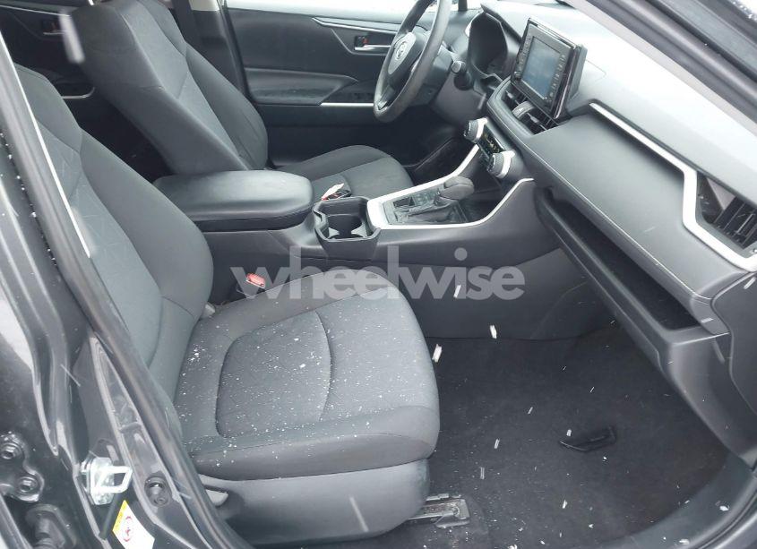 Photo 5 of 2019 Toyota Rav4 XLE (VIN 2T3P1RFV6KW019346)