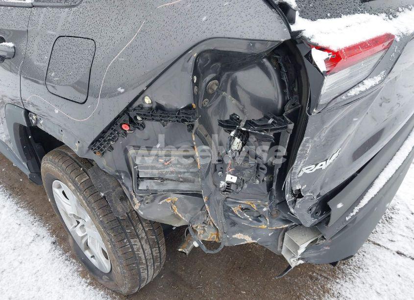 Photo 6 of 2019 Toyota Rav4 XLE (VIN 2T3P1RFV6KW019346)