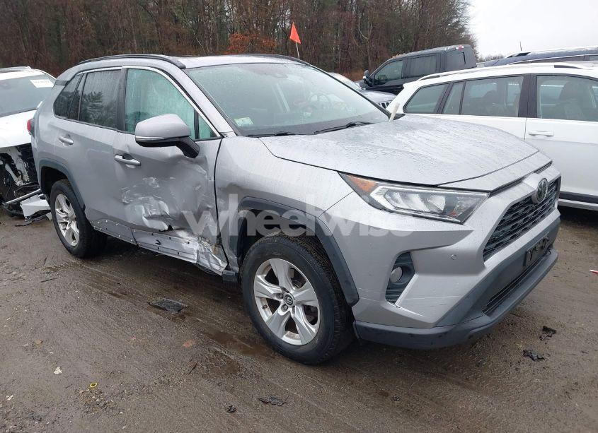 2019 Toyota Rav4 XLE (VIN 2T3P1RFV6KW029147) main photo