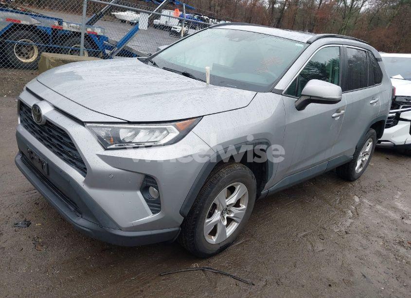 Photo 2 of 2019 Toyota Rav4 XLE (VIN 2T3P1RFV6KW029147)