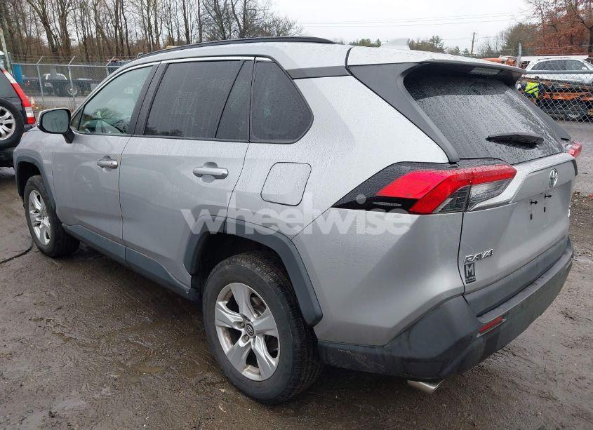 Photo 3 of 2019 Toyota Rav4 XLE (VIN 2T3P1RFV6KW029147)