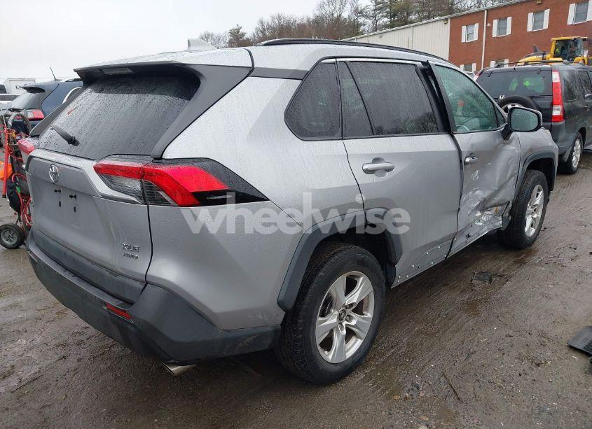 Photo 4 of 2019 Toyota Rav4 XLE (VIN 2T3P1RFV6KW029147)