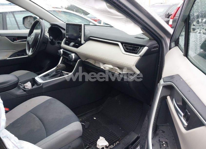 Photo 5 of 2019 Toyota Rav4 XLE (VIN 2T3P1RFV6KW029147)