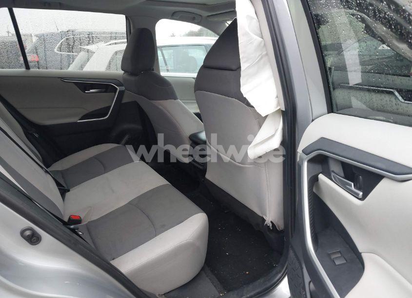 Photo 8 of 2019 Toyota Rav4 XLE (VIN 2T3P1RFV6KW029147)
