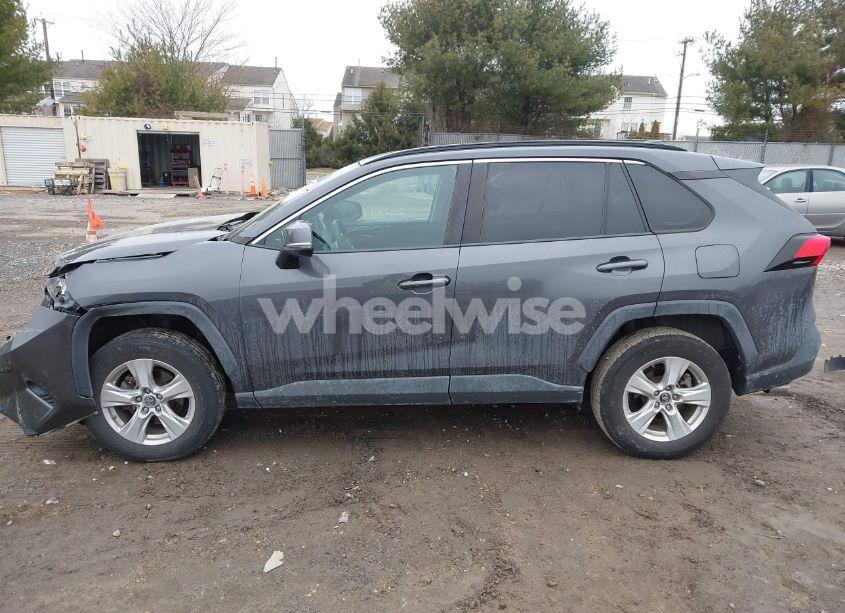 Photo 14 of 2019 Toyota Rav4 XLE (VIN 2T3P1RFV6KW034638)