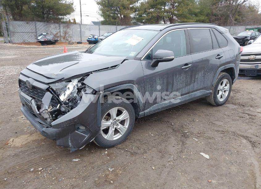 Photo 2 of 2019 Toyota Rav4 XLE (VIN 2T3P1RFV6KW034638)