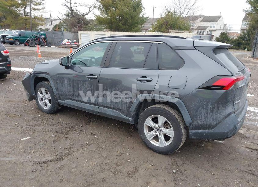 Photo 3 of 2019 Toyota Rav4 XLE (VIN 2T3P1RFV6KW034638)