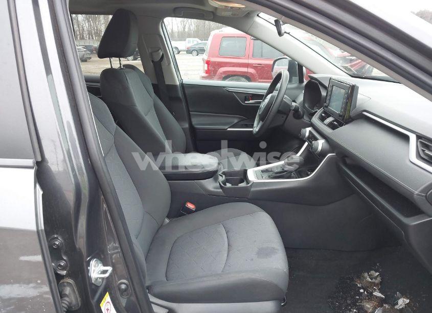 Photo 5 of 2019 Toyota Rav4 XLE (VIN 2T3P1RFV6KW034638)