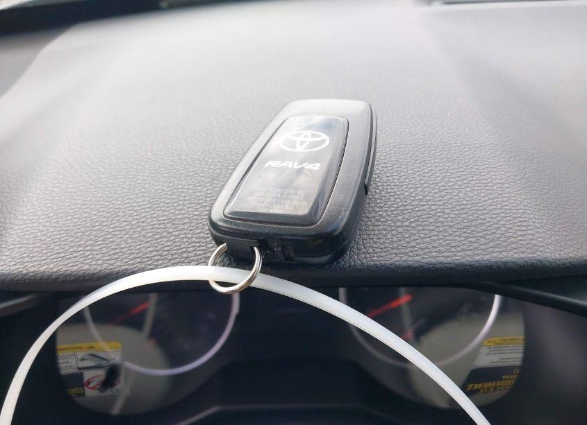 Photo 11 of 2020 Toyota Rav4 XLE (VIN 2T3P1RFV6LC102200)