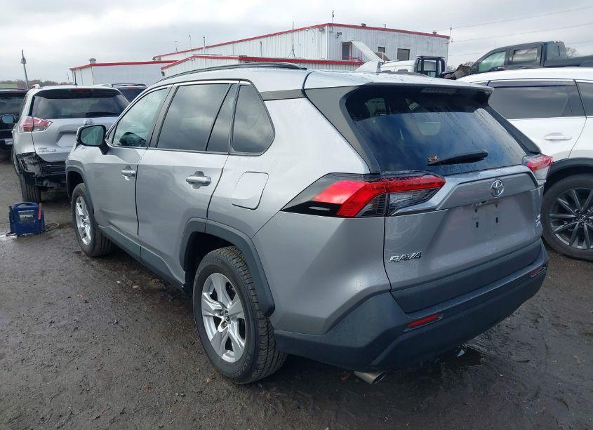 Photo 3 of 2020 Toyota Rav4 XLE (VIN 2T3P1RFV6LC102200)