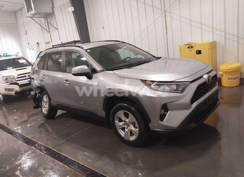 2020 Toyota Rav4 XLE (VIN 2T3P1RFV6LC130319) main photo